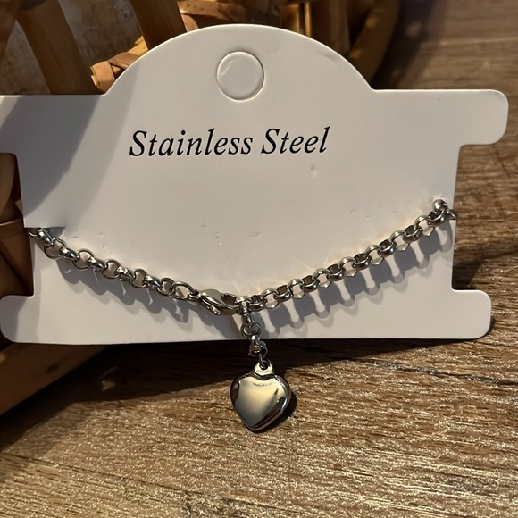 Heart Charm Bracelet (New) - Picture 6 of 7